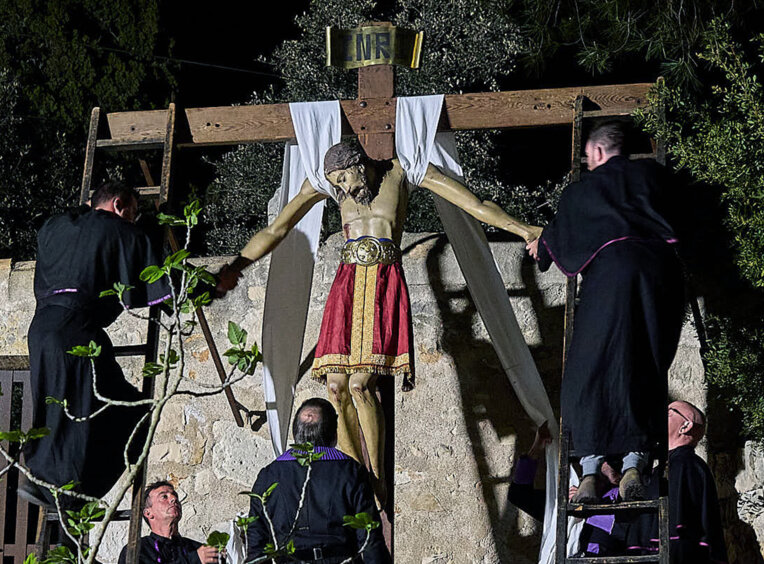 Davallament de la Creu a Sineu